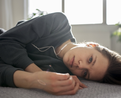 chica con dolor en la tripa disminorrea juvenil