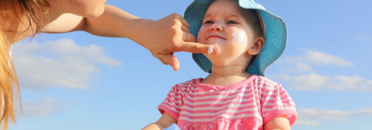 sol y fotoprotector niños