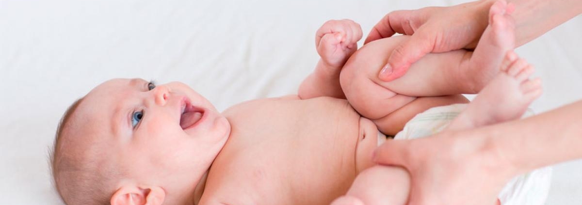 sacar los gases a un bebé