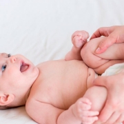 sacar los gases a un bebé