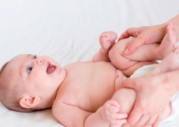 sacar los gases a un bebé