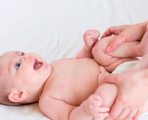 sacar los gases a un bebé