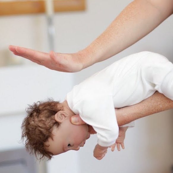 Maniobra de Heimlich en niños Maniobra de Heimlich en niños
