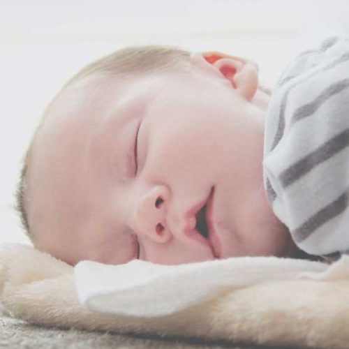 Apneas y pausas respiratorias en lactantes Apneas y pausas respiratorias en lactantes